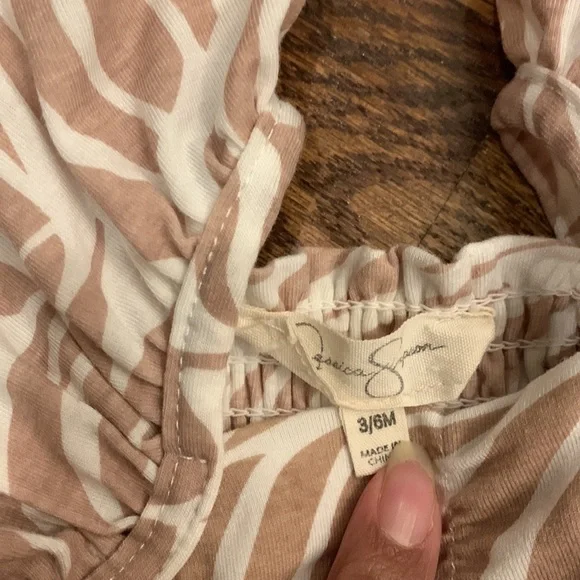 EUC Jessica Simpson Baby Girl One Piece Outfit with Headband; 3-6 M - Picture 4 of 4